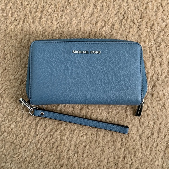 Michael Kors Handbags - Michael Kors Mercer Wallet